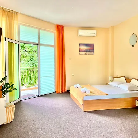 Azure Family Guest house Nesebar