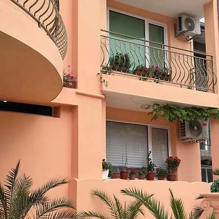 Guest house Azure Family Nesebar